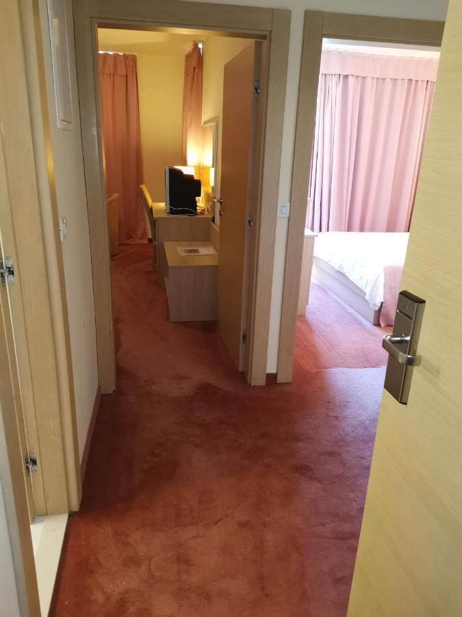 Hotel Quercus Дрвеник Экстерьер фото
