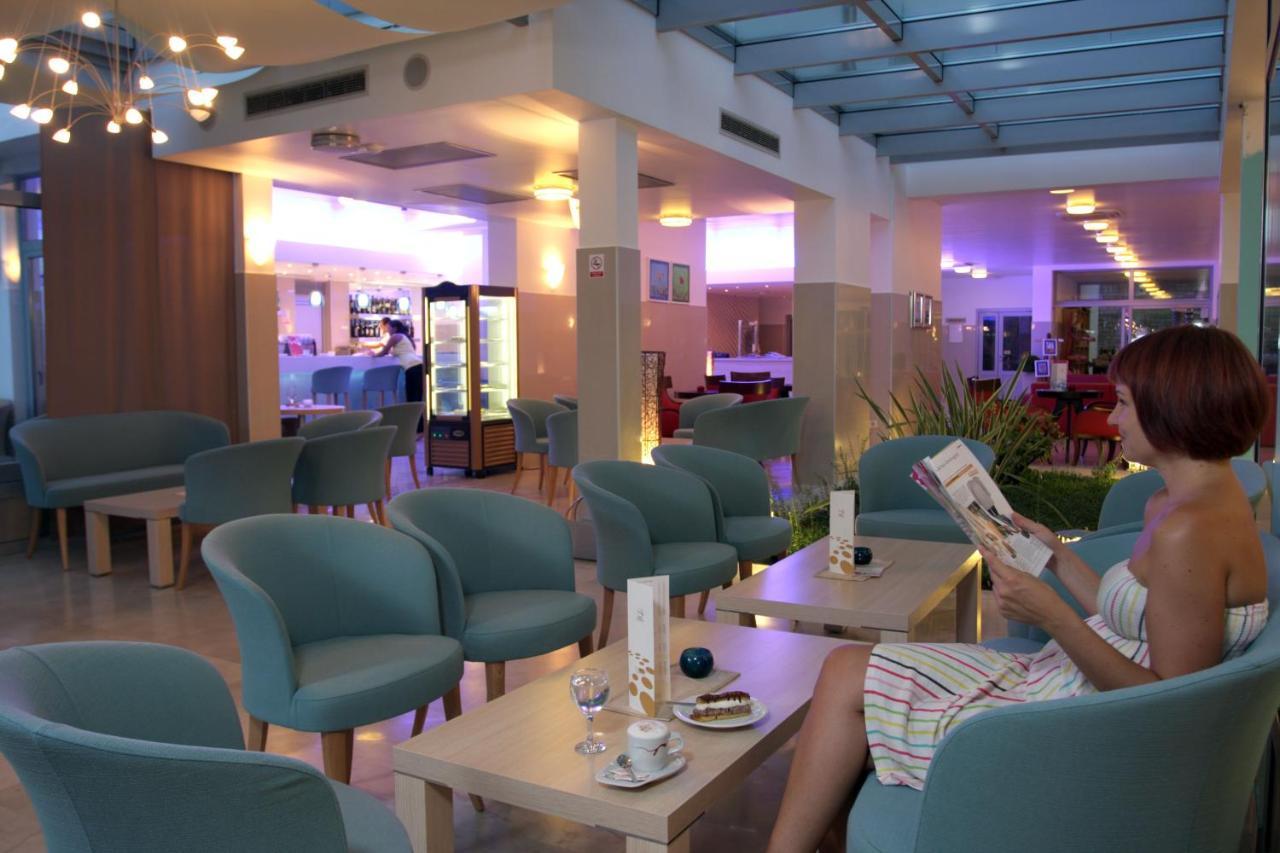 Hotel Quercus Дрвеник Экстерьер фото