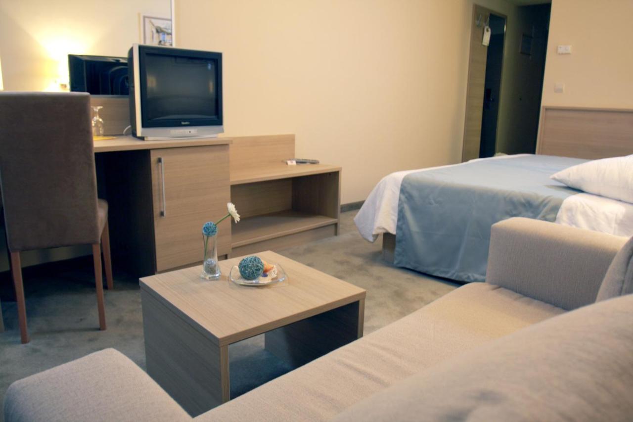 Hotel Quercus Дрвеник Экстерьер фото