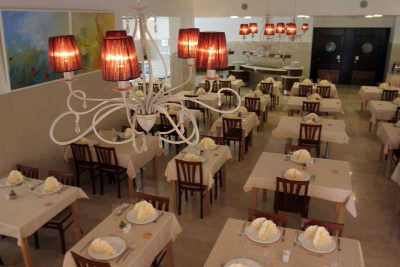 Hotel Quercus Дрвеник Экстерьер фото