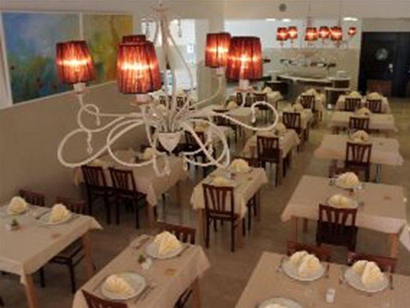 Hotel Quercus Дрвеник Экстерьер фото