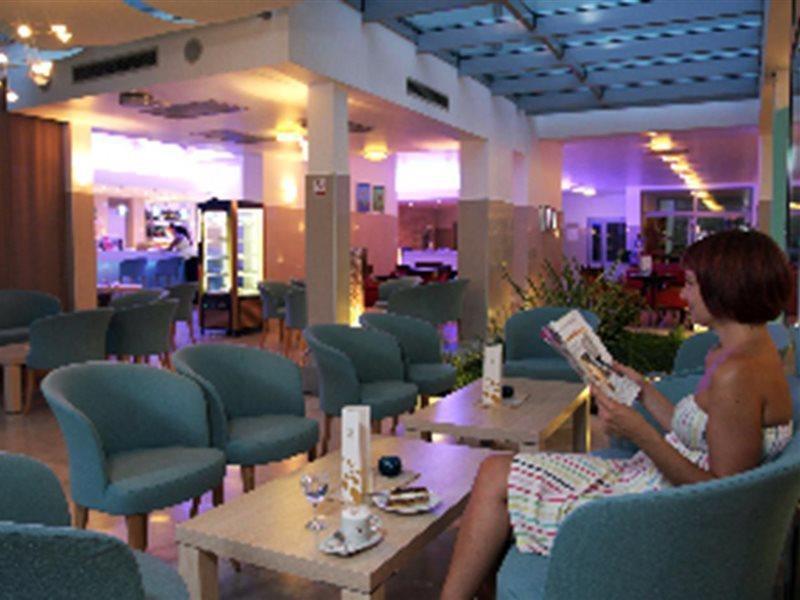 Hotel Quercus Дрвеник Экстерьер фото