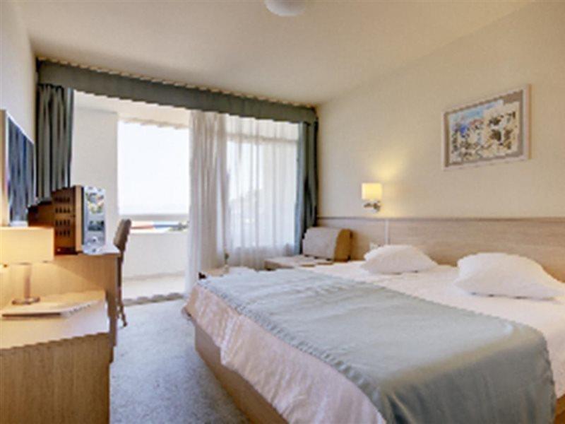 Hotel Quercus Дрвеник Экстерьер фото